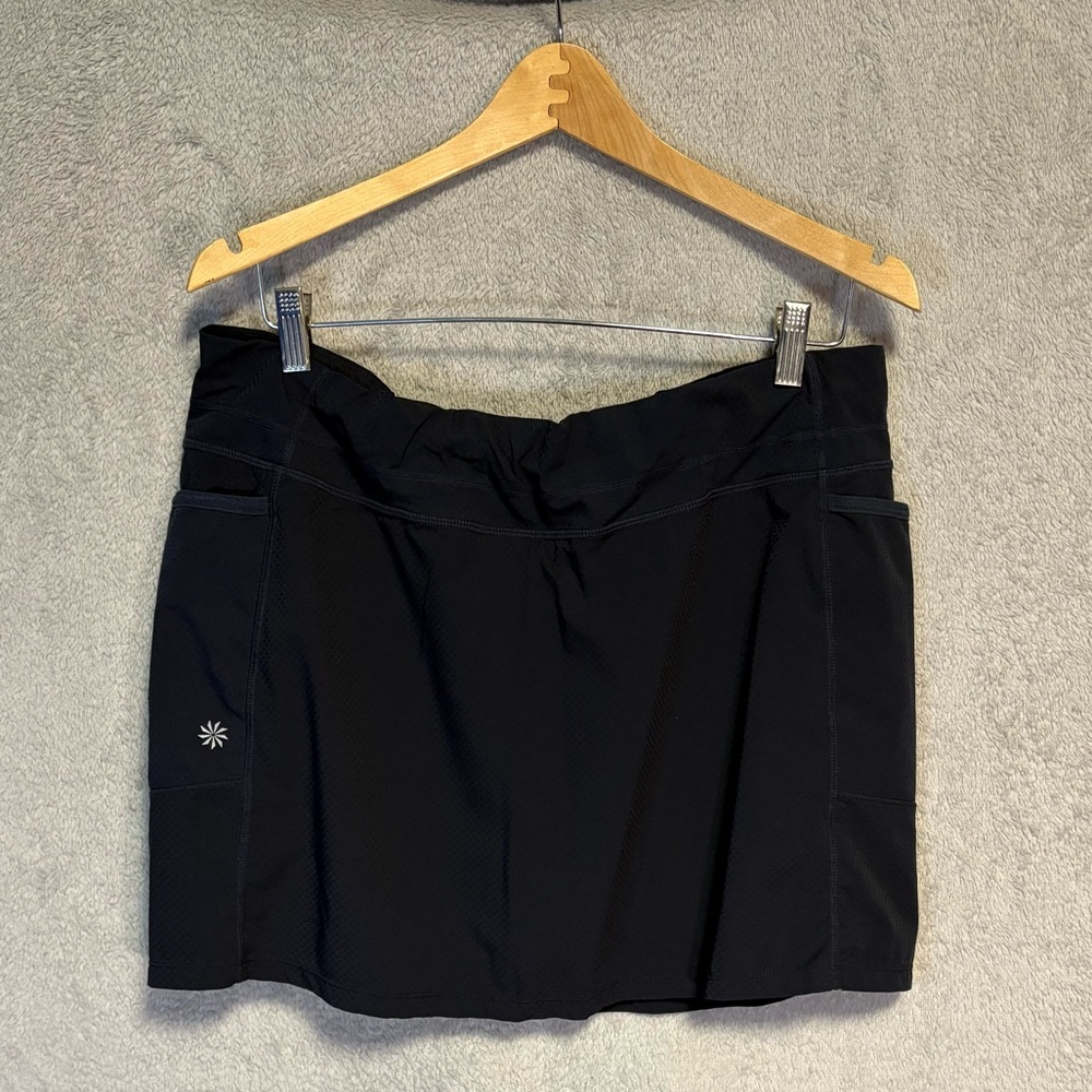 Athleta (size XL) navy blue, stretch athletic skort